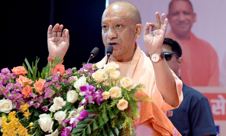 सभा को संबोधित करते मुख्यमंत्री योगी आदित्यनाथ